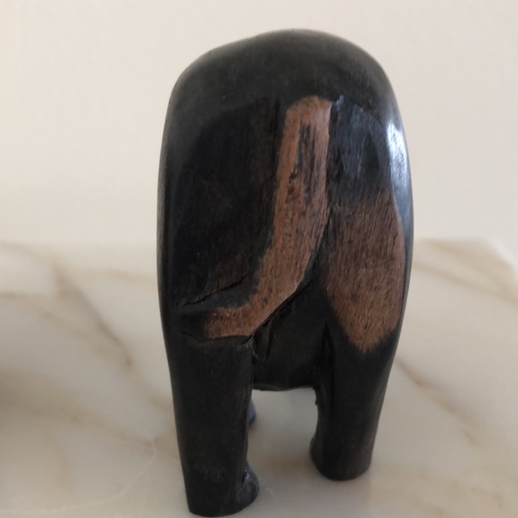 Two Vintage Hand-carved Wood Elephants from Ghana - Picture 7 of 10